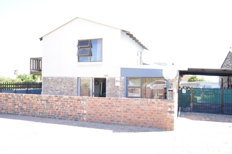 6 Bedroom Property for Sale in Wavecrest Eastern Cape